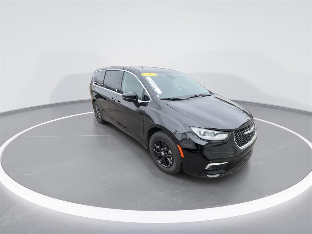 used 2024 Chrysler Pacifica car, priced at $33,774