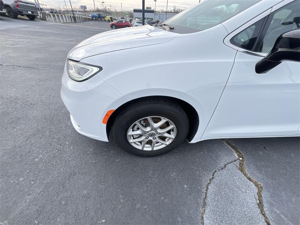 used 2024 Chrysler Pacifica car, priced at $33,414
