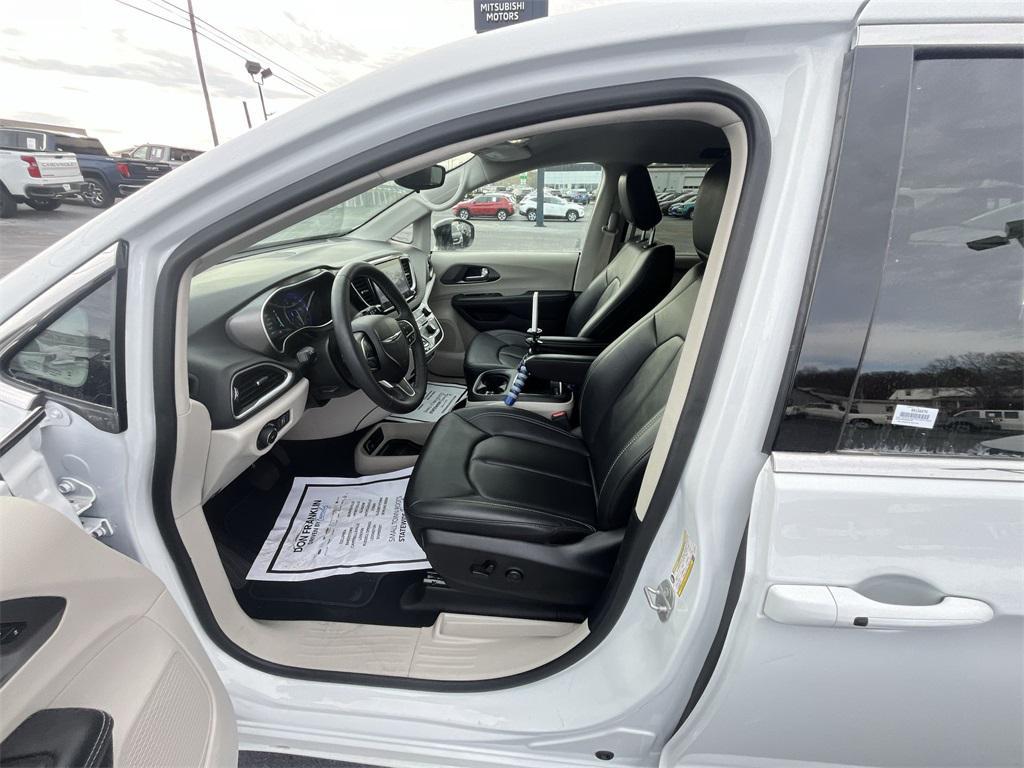 used 2024 Chrysler Pacifica car, priced at $33,414