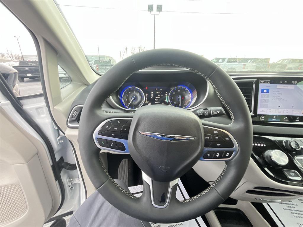 used 2024 Chrysler Pacifica car, priced at $33,414