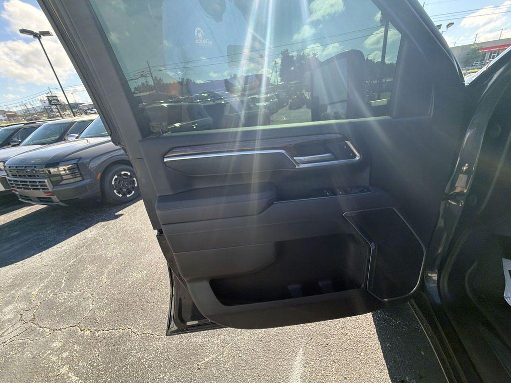 used 2025 GMC Sierra 2500 car, priced at $56,389