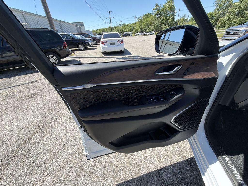 used 2025 Jeep Grand Cherokee car, priced at $50,940