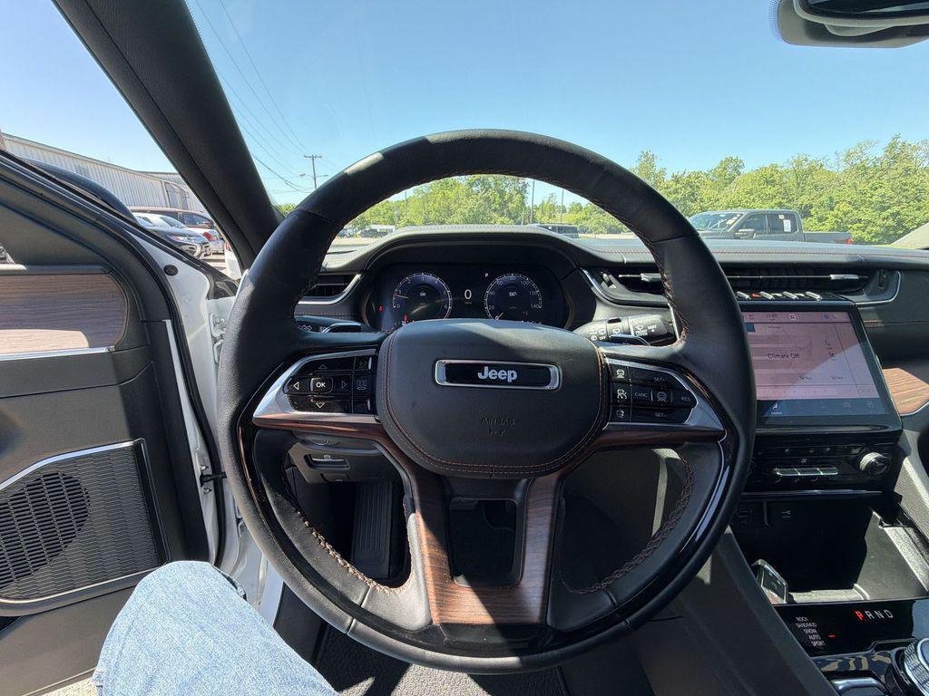 used 2025 Jeep Grand Cherokee car, priced at $50,940