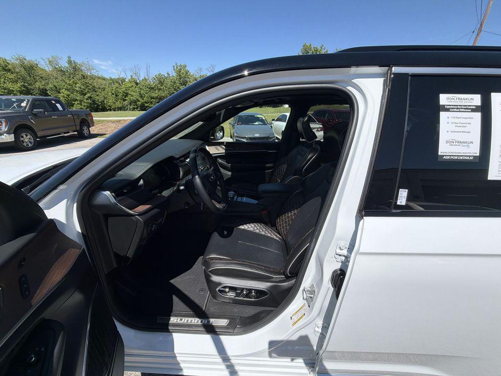 used 2025 Jeep Grand Cherokee car, priced at $50,940