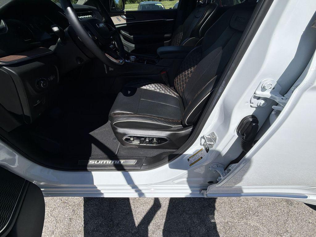 used 2025 Jeep Grand Cherokee car, priced at $50,940