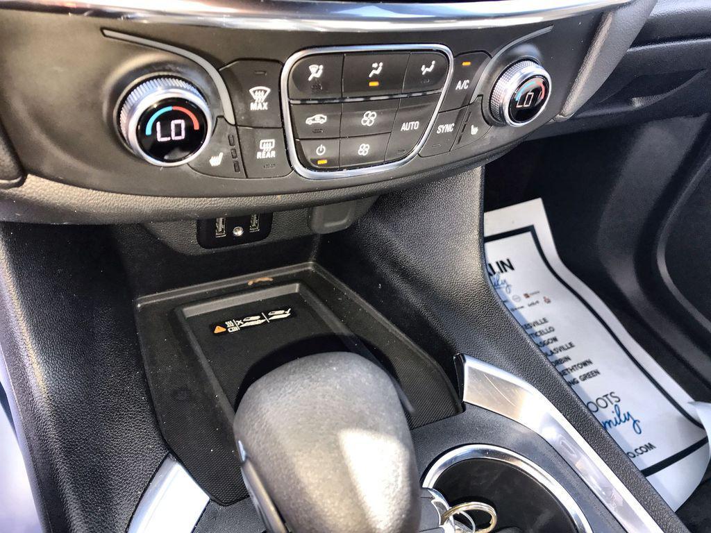 used 2023 Chevrolet Traverse car, priced at $28,877