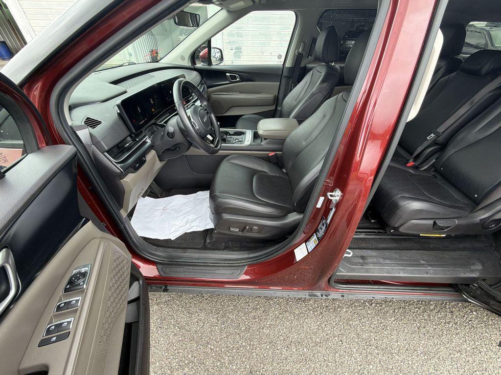 used 2025 Kia Carnival car, priced at $33,990