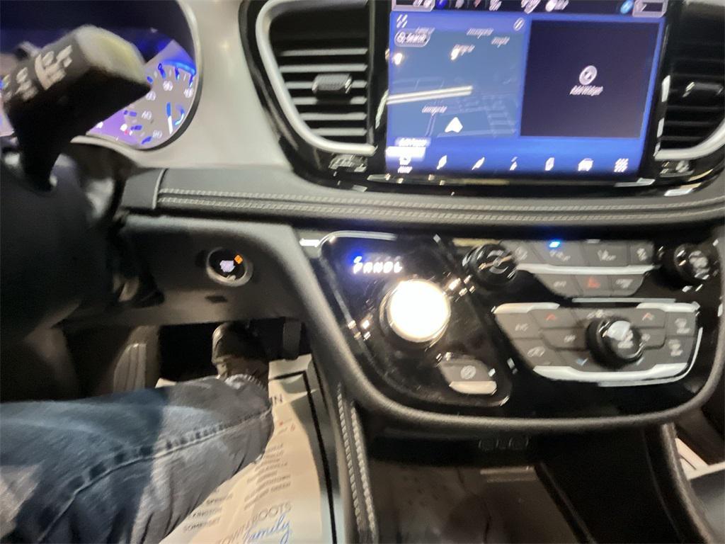 used 2025 Chrysler Pacifica car, priced at $38,714