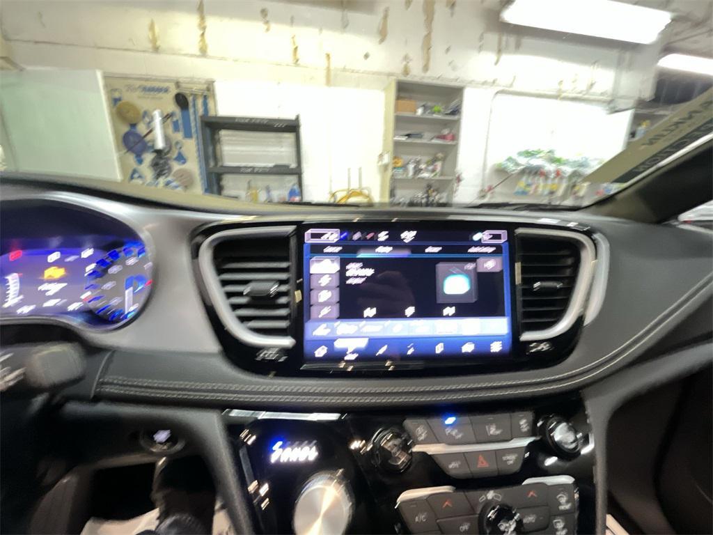 used 2025 Chrysler Pacifica car, priced at $38,714