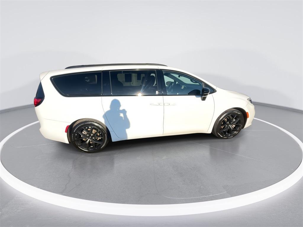 used 2025 Chrysler Pacifica car, priced at $38,714