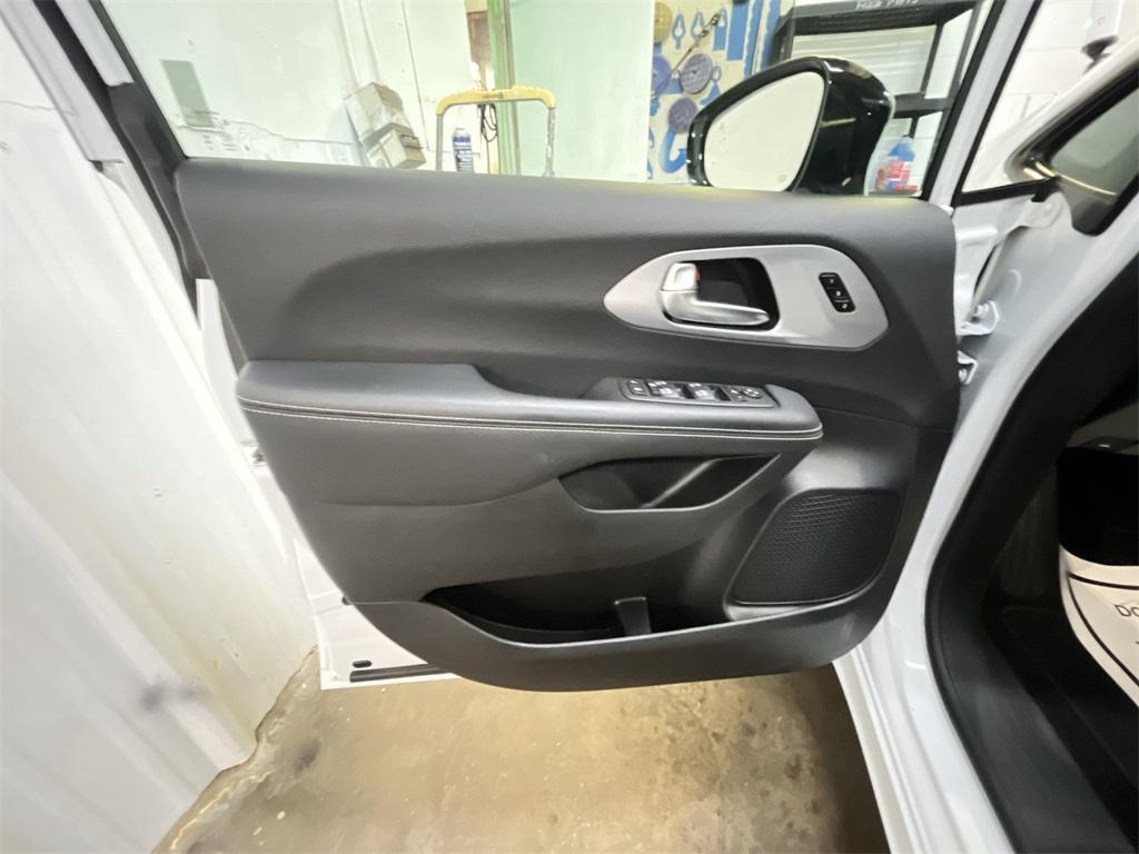 used 2025 Chrysler Pacifica car, priced at $38,714