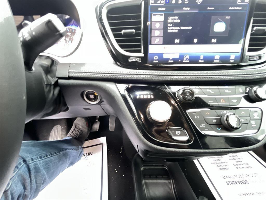 used 2024 Chrysler Pacifica car, priced at $33,924