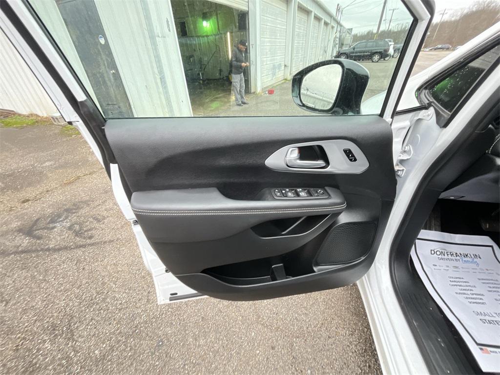 used 2024 Chrysler Pacifica car, priced at $33,924