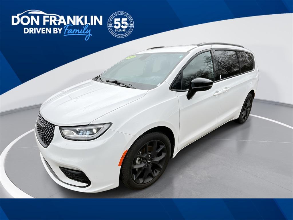 used 2024 Chrysler Pacifica car, priced at $33,924