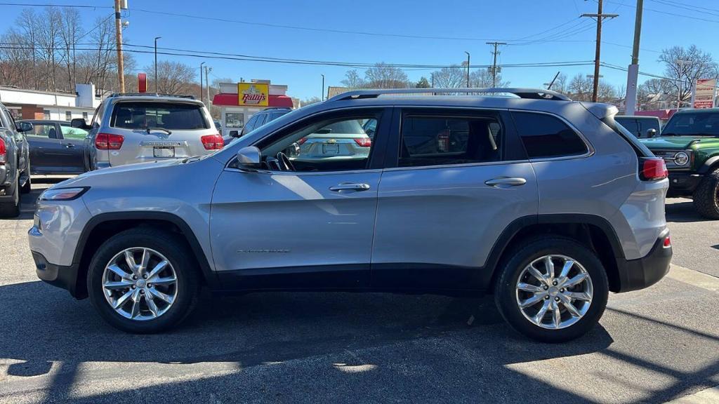 used 2015 Jeep Cherokee car, priced at $10,900