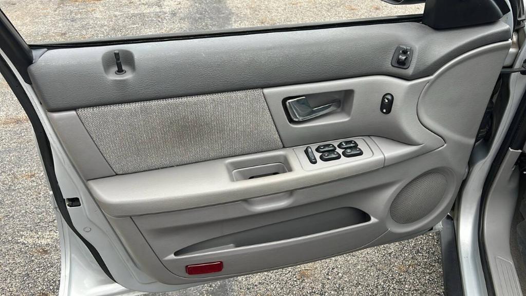 used 2001 Ford Taurus car, priced at $3,900