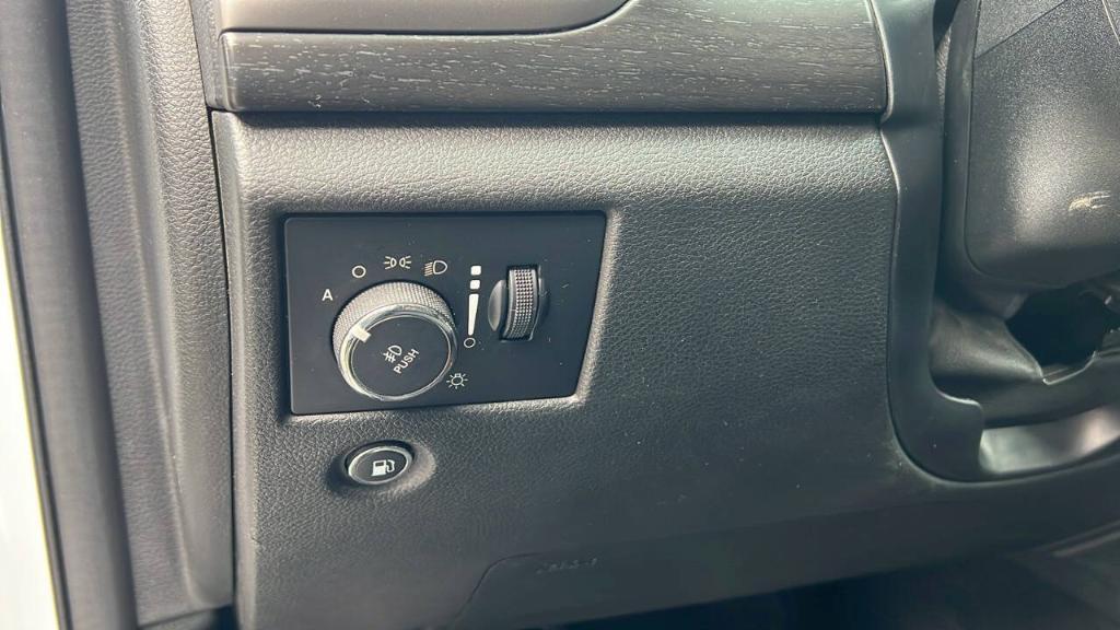 used 2018 Jeep Grand Cherokee car, priced at $14,900