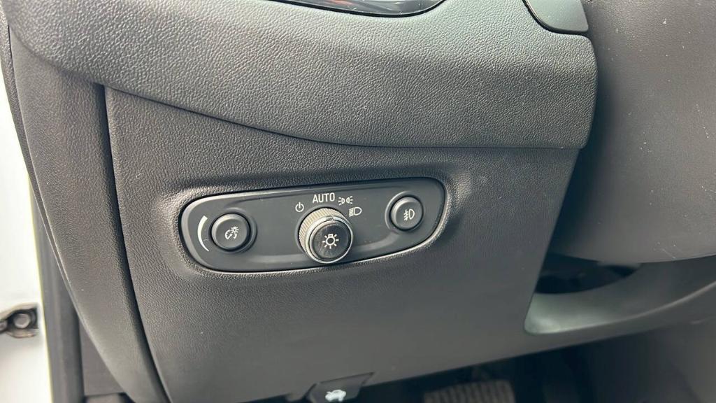 used 2021 Chevrolet Equinox car, priced at $14,900