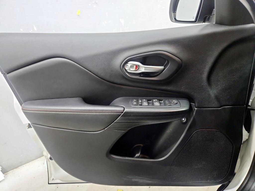 used 2016 Jeep Cherokee car, priced at $12,998