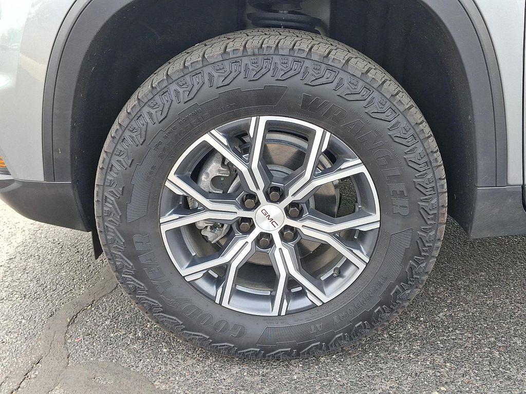 used 2025 GMC Acadia car, priced at $45,294