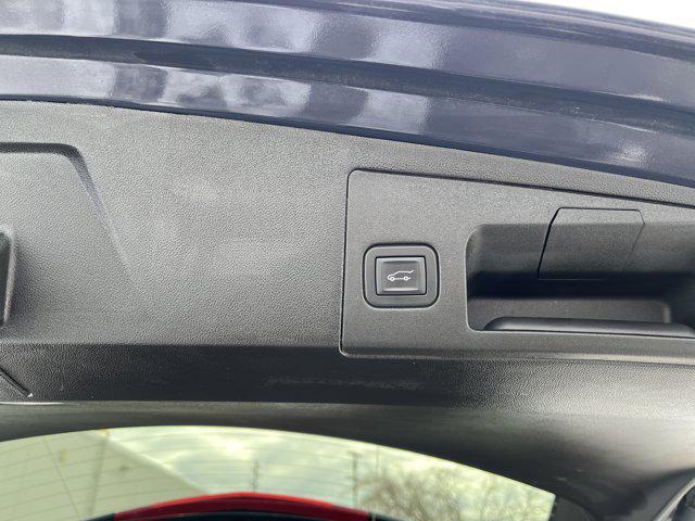 used 2025 Cadillac XT5 car, priced at $35,999