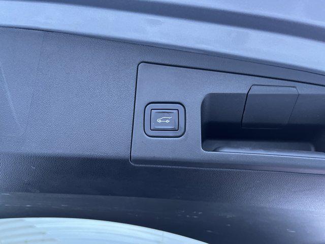 used 2025 Cadillac XT5 car, priced at $38,999