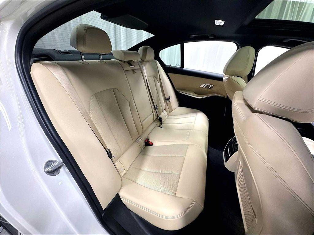 BMW 3 Series view 29