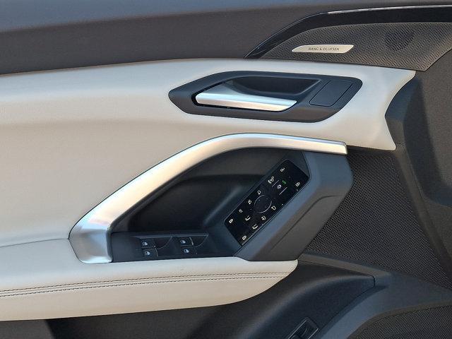 Audi Q5 view 13