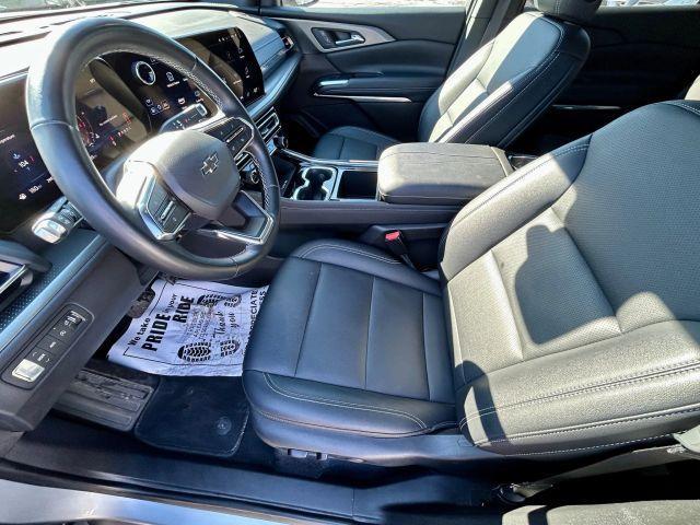 used 2025 Chevrolet Traverse car, priced at $32,990