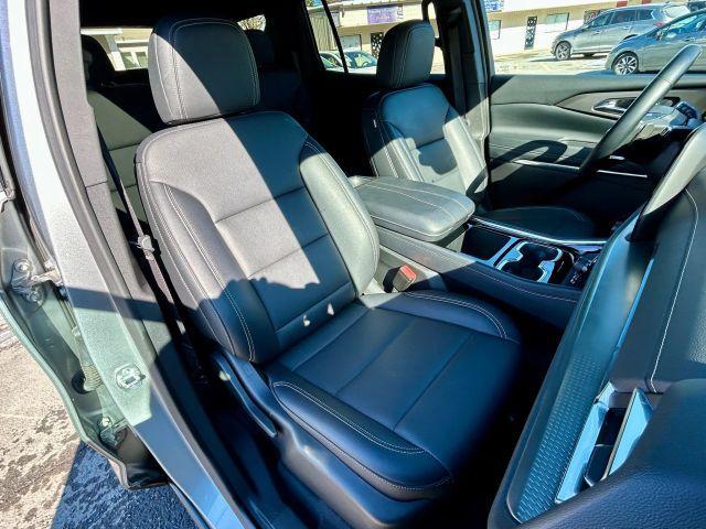 used 2025 Chevrolet Traverse car, priced at $32,990