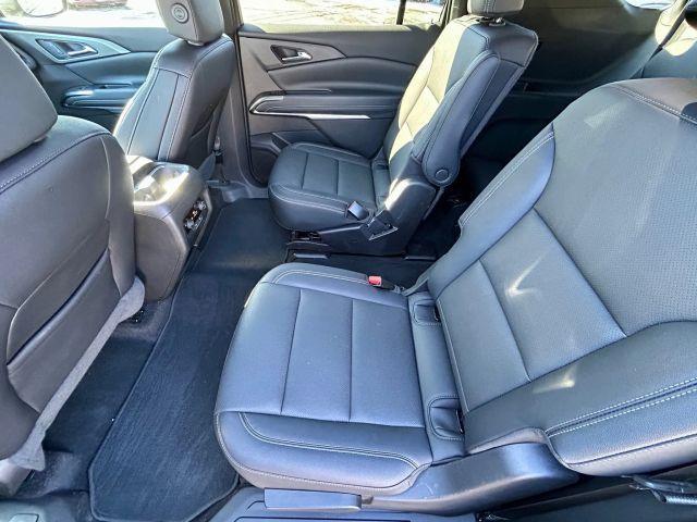 used 2025 Chevrolet Traverse car, priced at $32,990