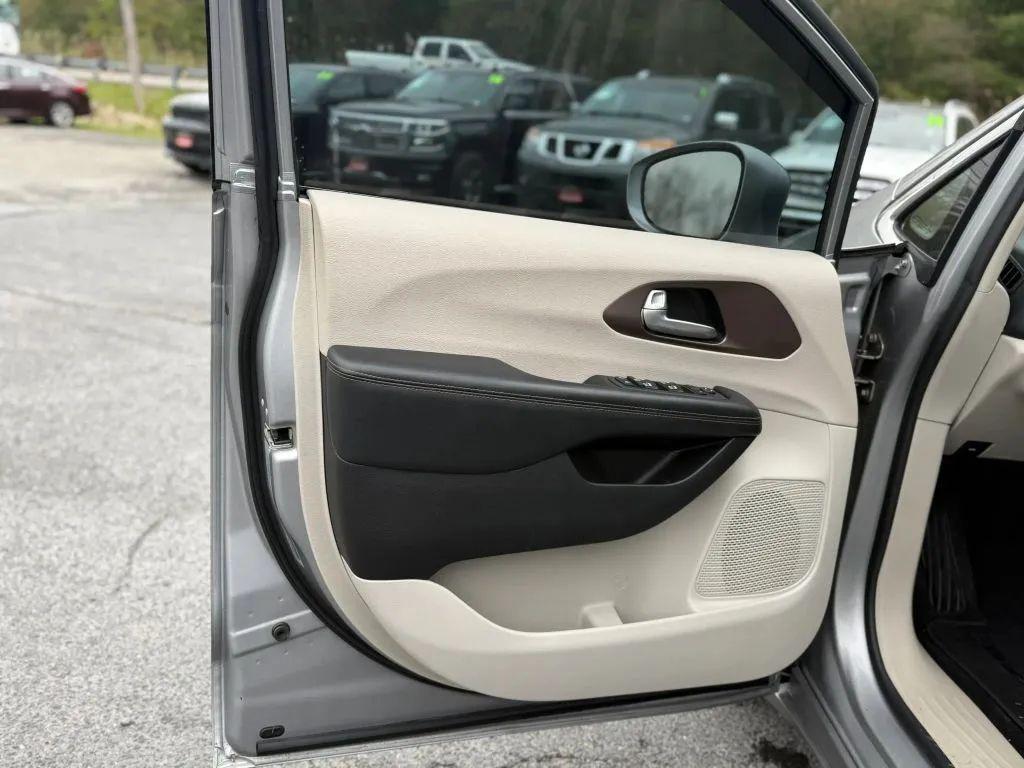 used 2017 Chrysler Pacifica car, priced at $12,890