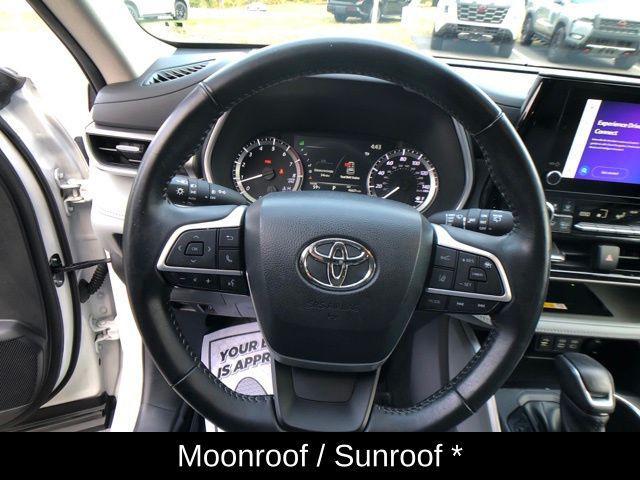 used 2023 Toyota Highlander car, priced at $33,459