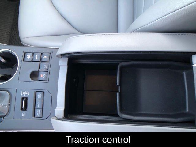 used 2023 Toyota Highlander car, priced at $33,459