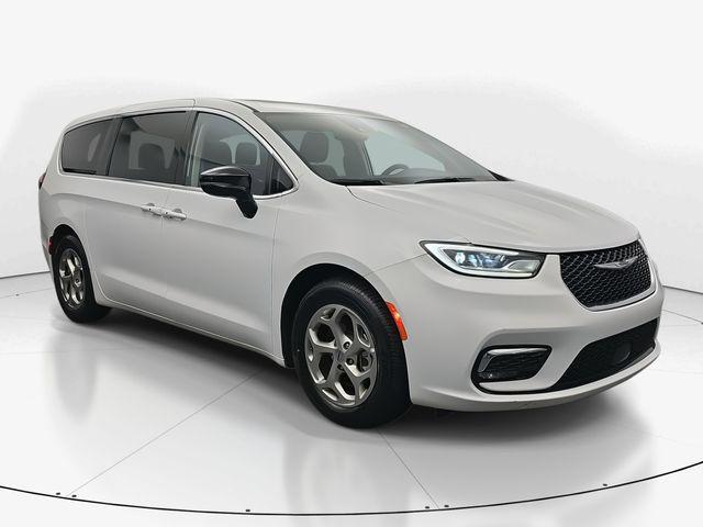 used 2024 Chrysler Pacifica car, priced at $27,600