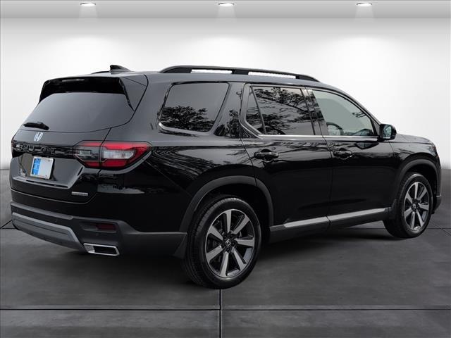 used 2025 Honda Pilot car, priced at $44,891