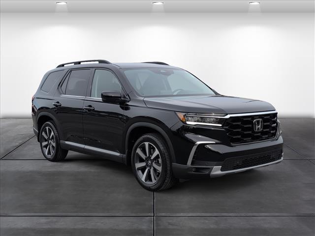 used 2025 Honda Pilot car, priced at $44,891