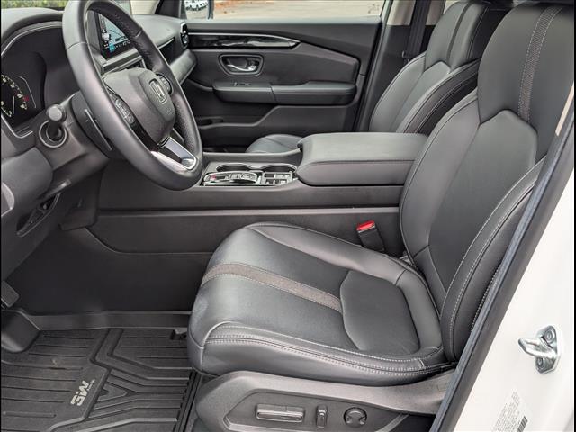 used 2025 Honda Pilot car, priced at $43,992