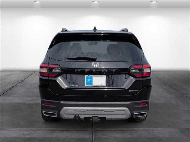 used 2025 Honda Pilot car, priced at $44,990