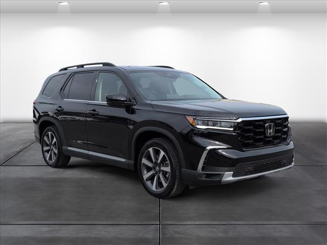 used 2025 Honda Pilot car, priced at $44,990