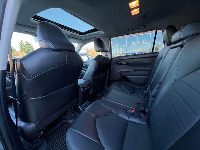 used 2022 Toyota Highlander car, priced at $34,910