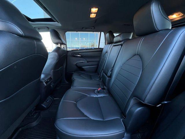 used 2022 Toyota Highlander car, priced at $34,910