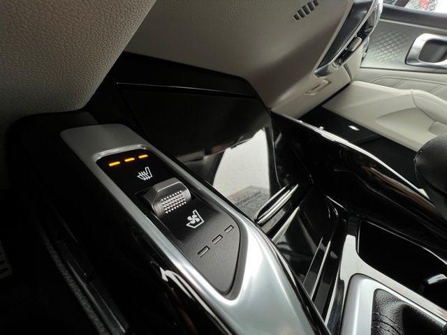 used 2023 Kia Sorento car, priced at $30,900