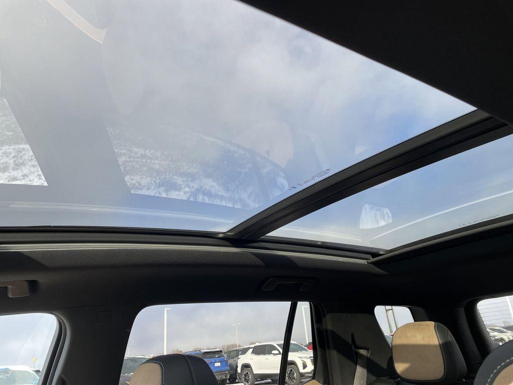 used 2025 Chevrolet Equinox car, priced at $30,995