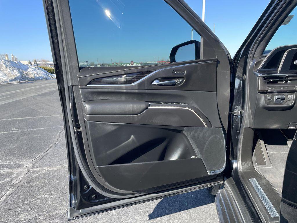 used 2021 Cadillac Escalade ESV car, priced at $55,995