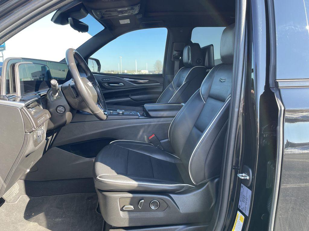 used 2021 Cadillac Escalade ESV car, priced at $55,995