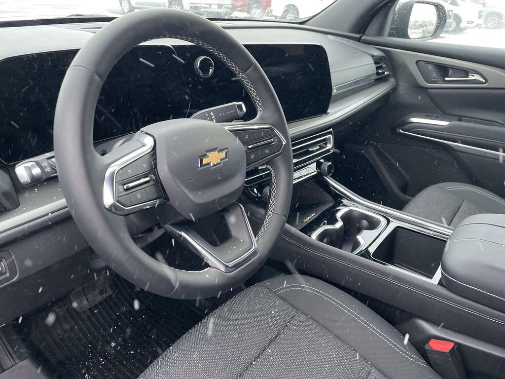 used 2025 Chevrolet Traverse car, priced at $47,495