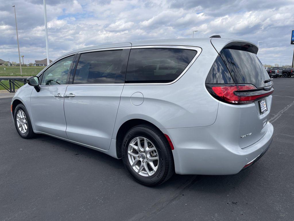 used 2024 Chrysler Pacifica car, priced at $28,989