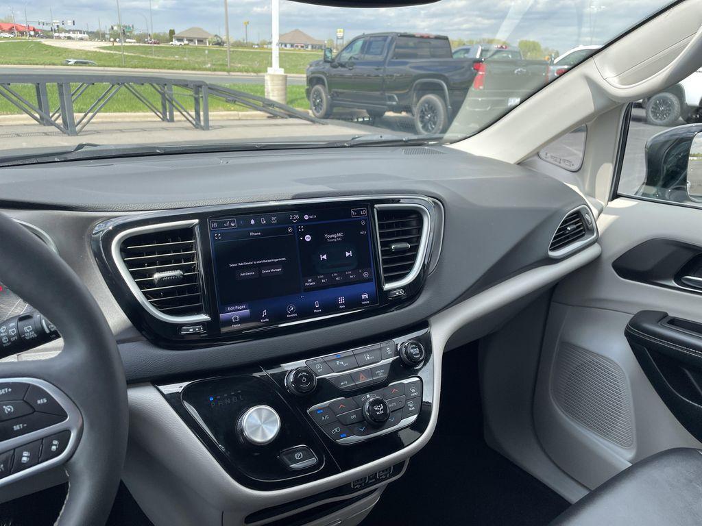 used 2024 Chrysler Pacifica car, priced at $28,989