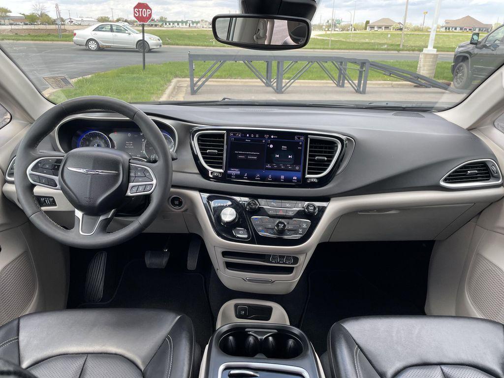 used 2024 Chrysler Pacifica car, priced at $28,989